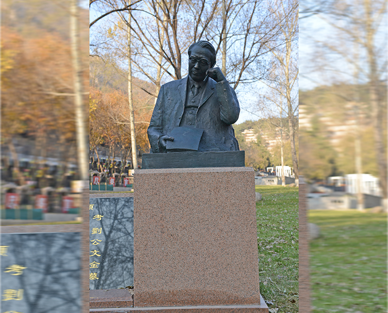 雕塑作品 《刘文金像》材质：铸铜     尺寸：1米   安放地点：北京八达岭公墓