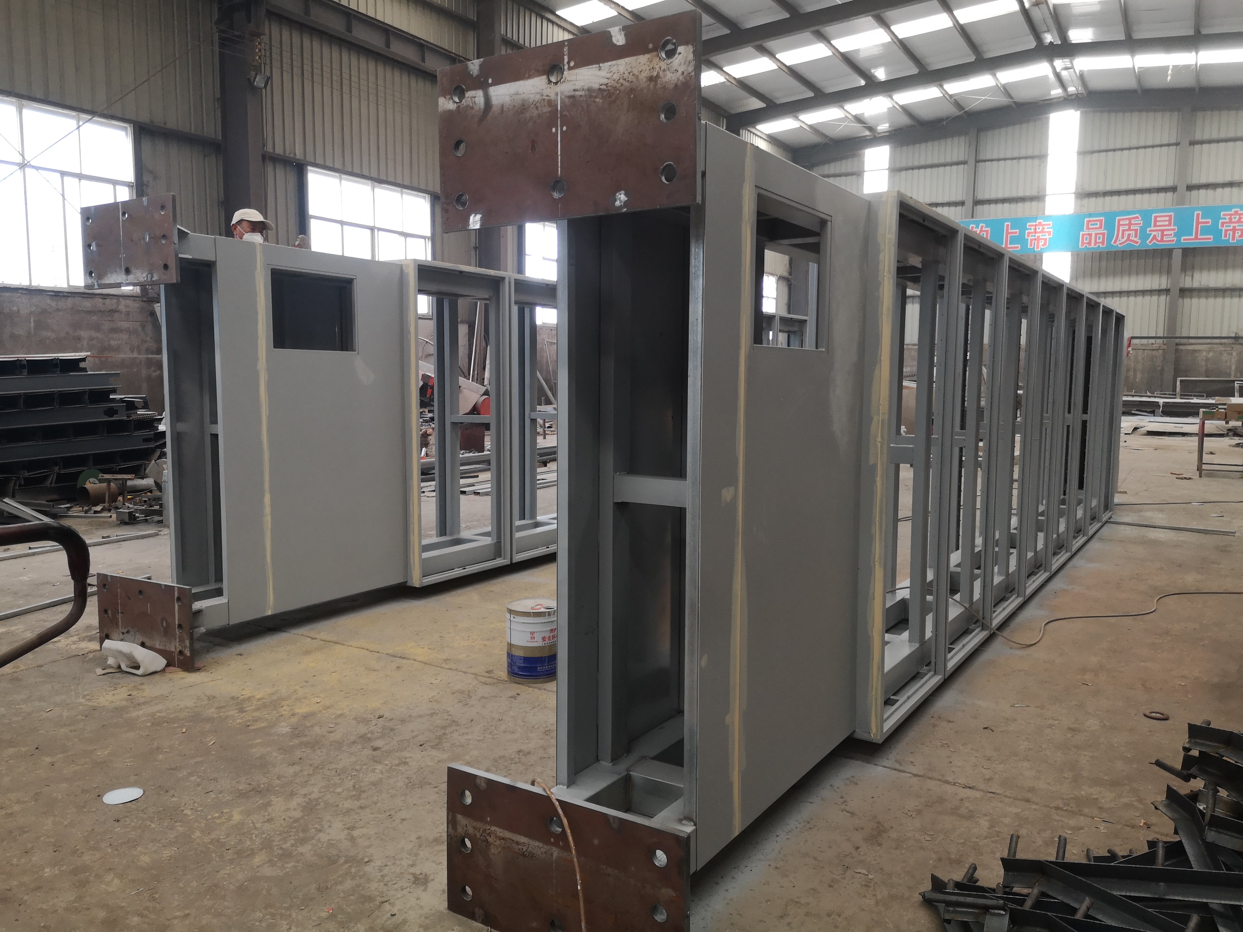 文沃广场精神堡垒正在有序制作中